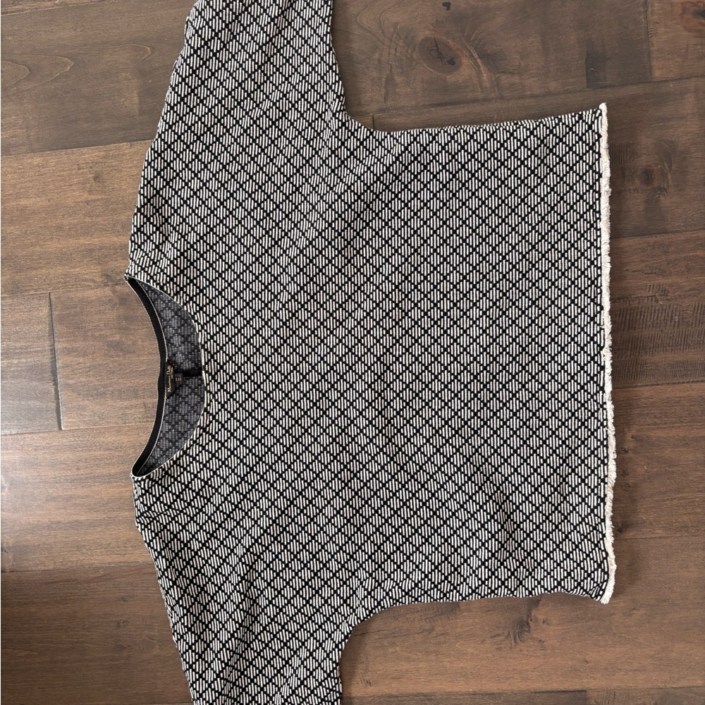 Black and White Geometric Pattern Top - Picture 4 of 5